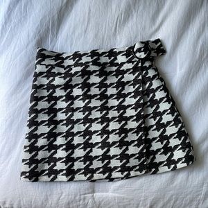 Pattern mini skirt with belt!